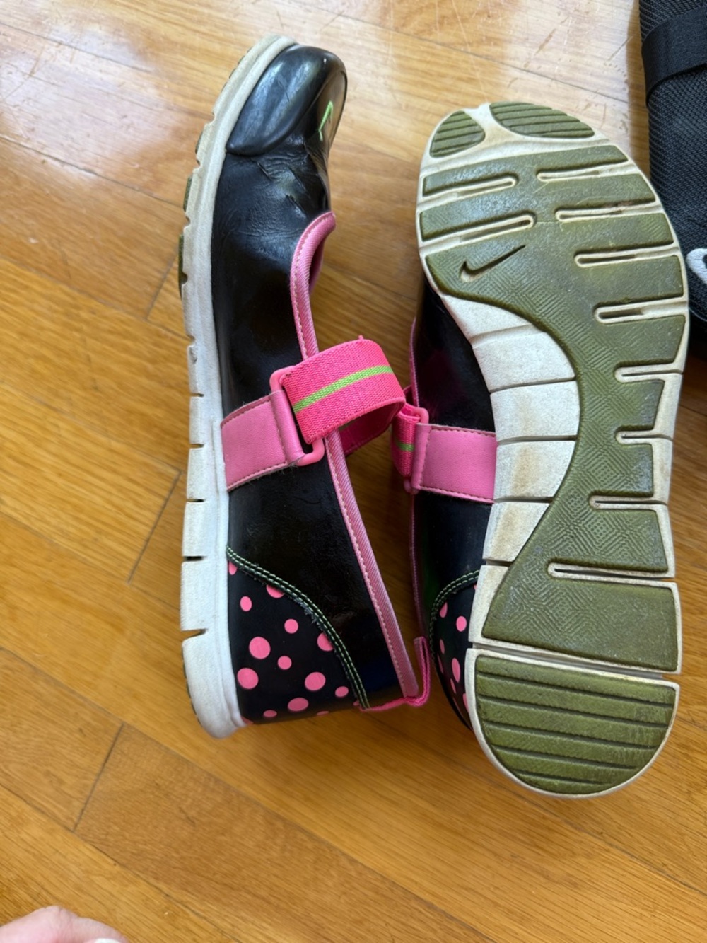Nike Women’s Black Slip-On Ballerinas + Nike Black/Pink Ballerinas (2pr/1price!) - Picture 10 of 12